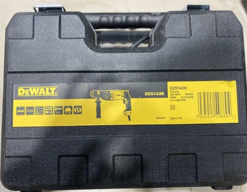 دریل چکشی 900 وات دیوالت مدل D25143K